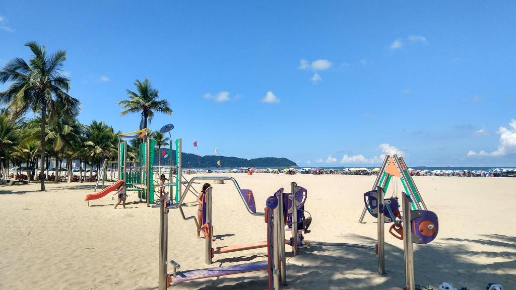  Casa Praia Grande - Guilhermina- 2 suítes com ar condicionado