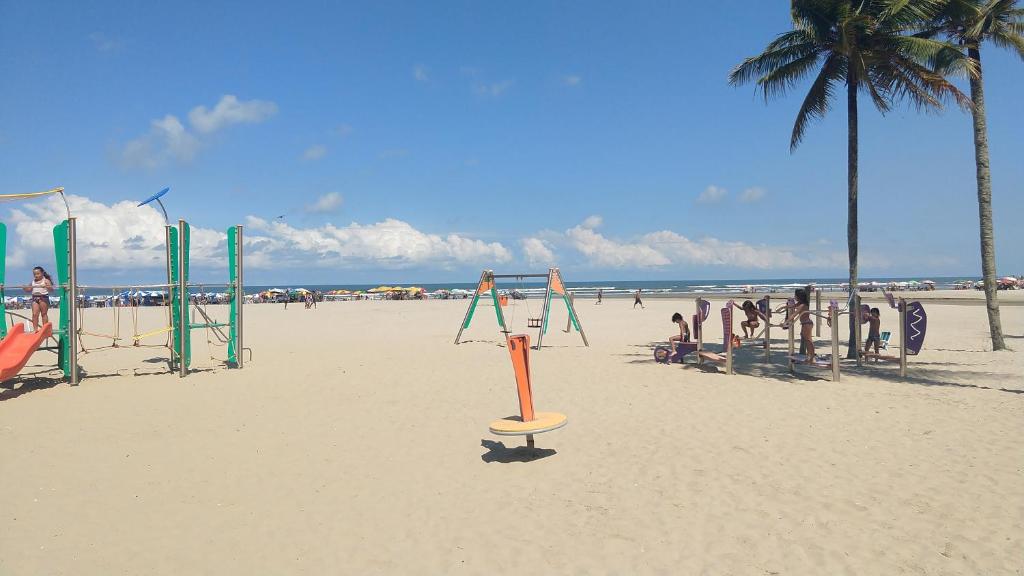  Casa Praia Grande - Guilhermina- 2 suítes com ar condicionado