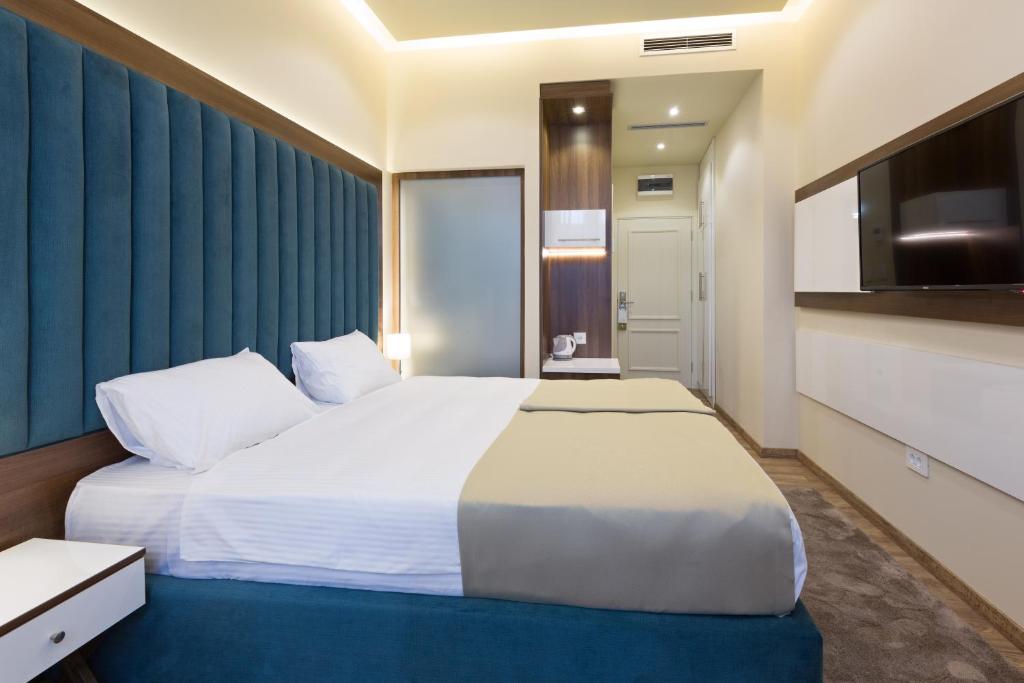 Postel nebo postele na pokoji v ubytování Marquise Hotel Garni