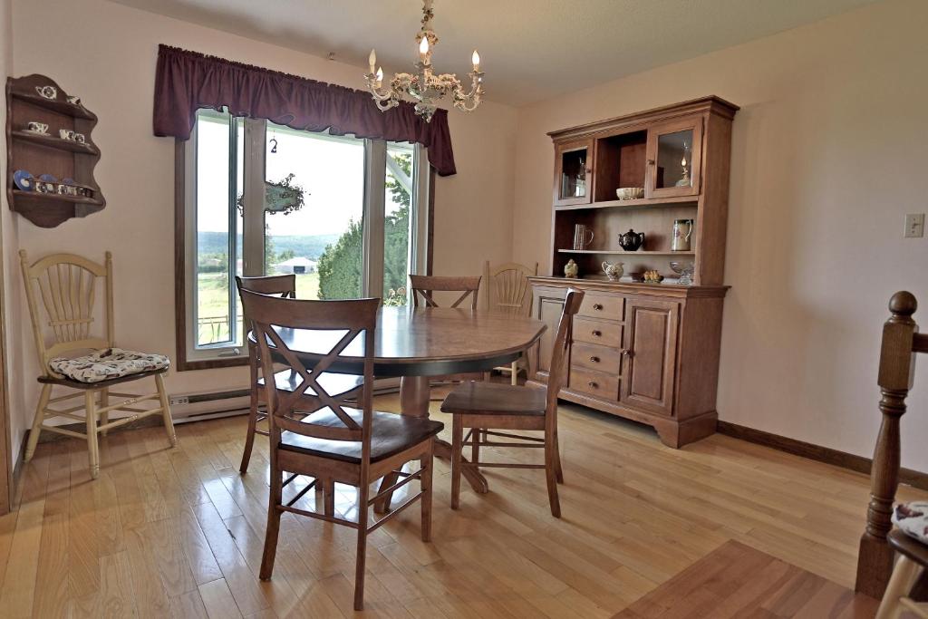 Kuchyň nebo kuchyňský kout v ubytování Ranch St-Hubert
