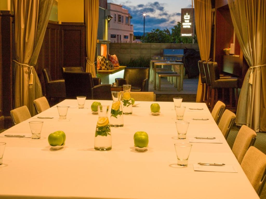 The Crown Hotel - Resim 15