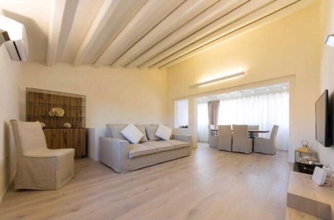 A seating area at Appartamento Il Principe