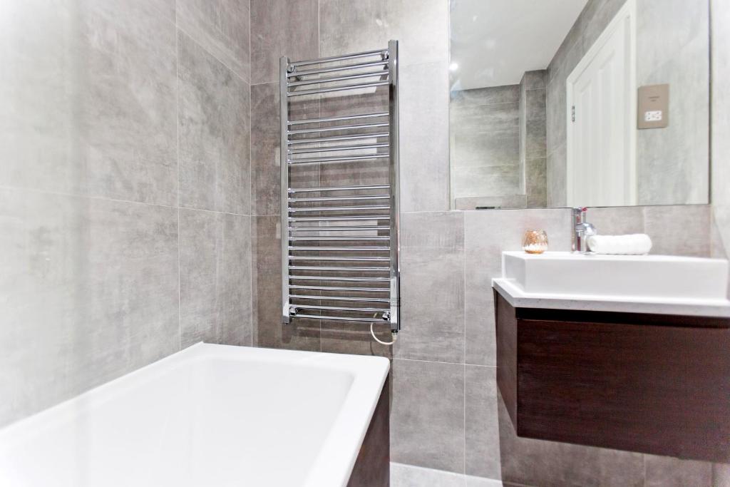 Flat 4, Cromwell Road 1 Bedroom Apartment with Balcony