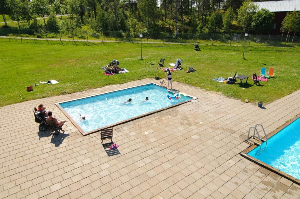 Bazén v ubytování Lufta Camping & Restaurang nebo v jeho okolí