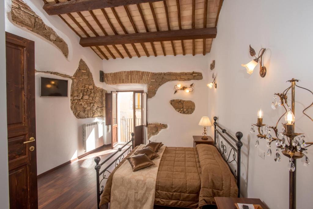 a bedroom with a bed in a room at Luxury Relais Cuore Sabino in Stimigliano
