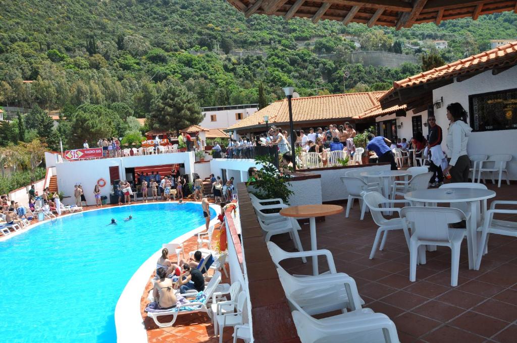 Bazén v ubytování TH Gioiosa Mare - Capo Calavà Village nebo v jeho okolí