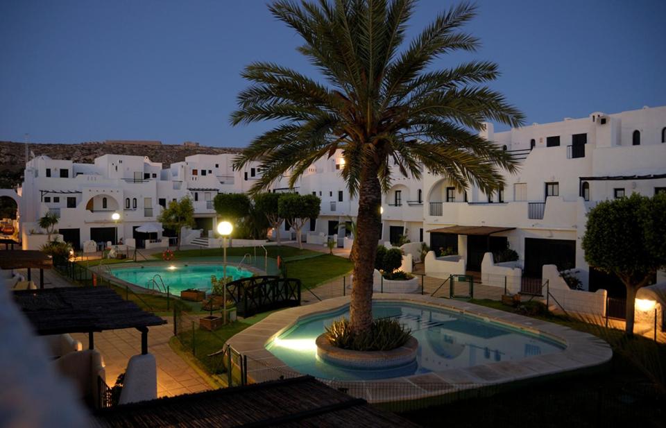 Vista sulla piscina di Thalassa o su una piscina nei dintorni