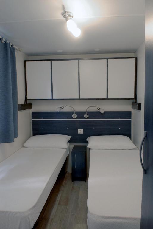 Postel nebo postele na pokoji v ubytování Camping La Rocca