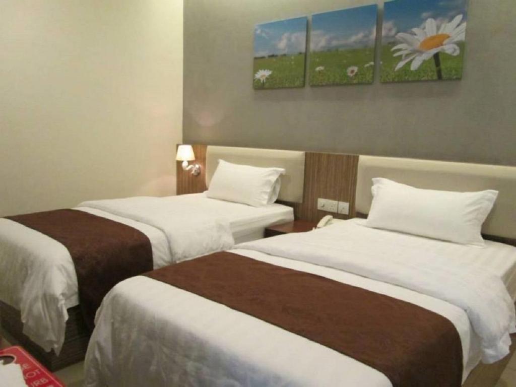 Postel nebo postele na pokoji v ubytování Oscar Suites Hotel