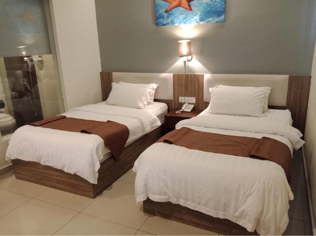 Postel nebo postele na pokoji v ubytování Oscar Suites Hotel