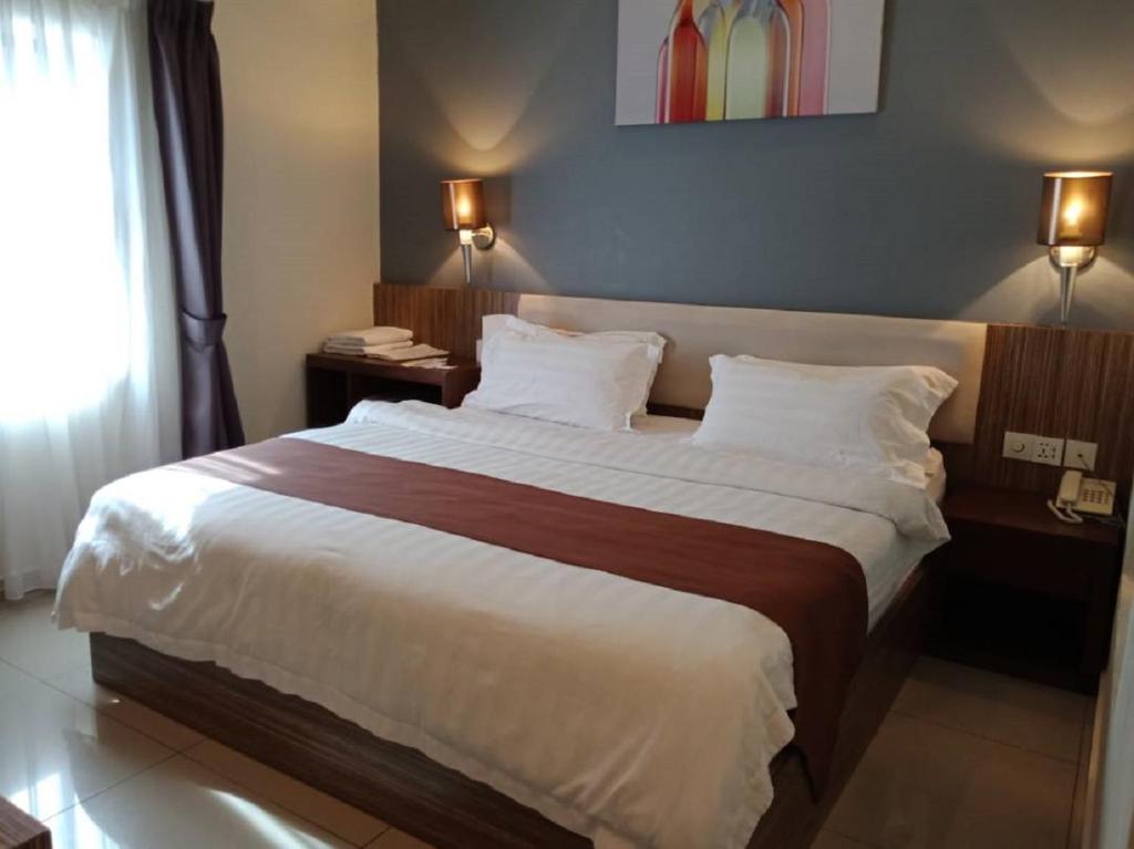 Postel nebo postele na pokoji v ubytování Oscar Suites Hotel