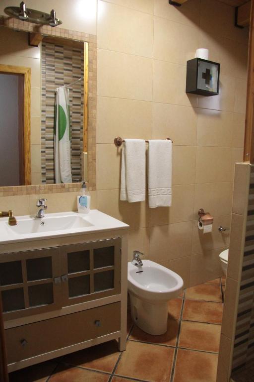 Koupelna v ubytování Casa Arroyo Los Ubios Arroyo Frio