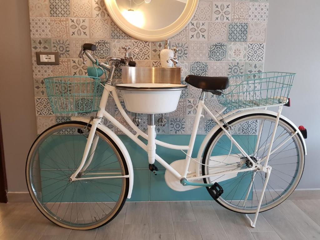 a bike parked in a room with a mirror at B&B Books & Bikes in Buia