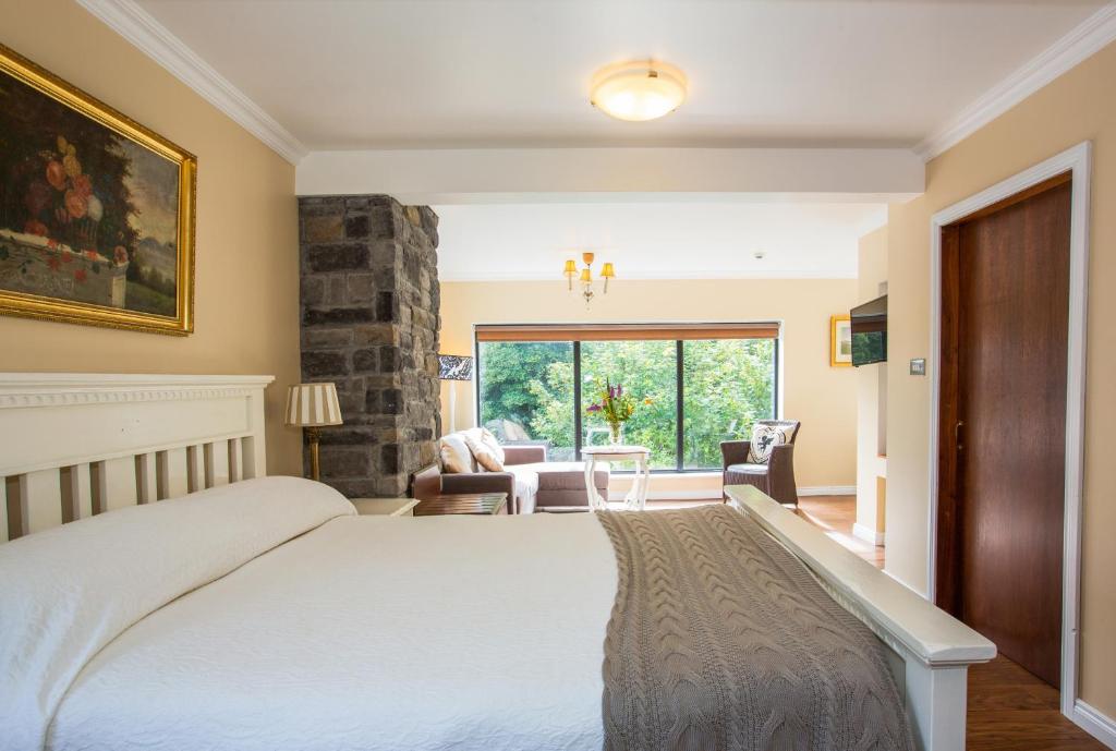 Postel nebo postele na pokoji v ubytování Rosleague Manor Hotel