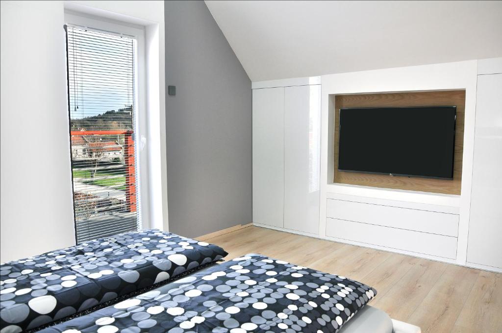 A bed or beds in a room at Shambala Apartman Tihany