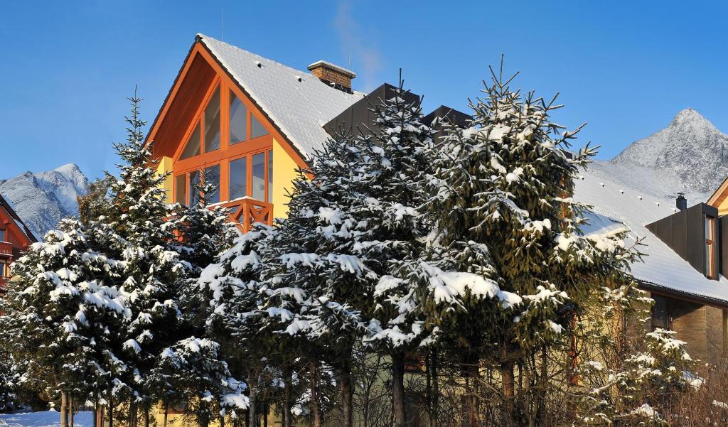 Nespecifikovaný výhled na hory nebo výhled na hory při pohledu z aparthotelu