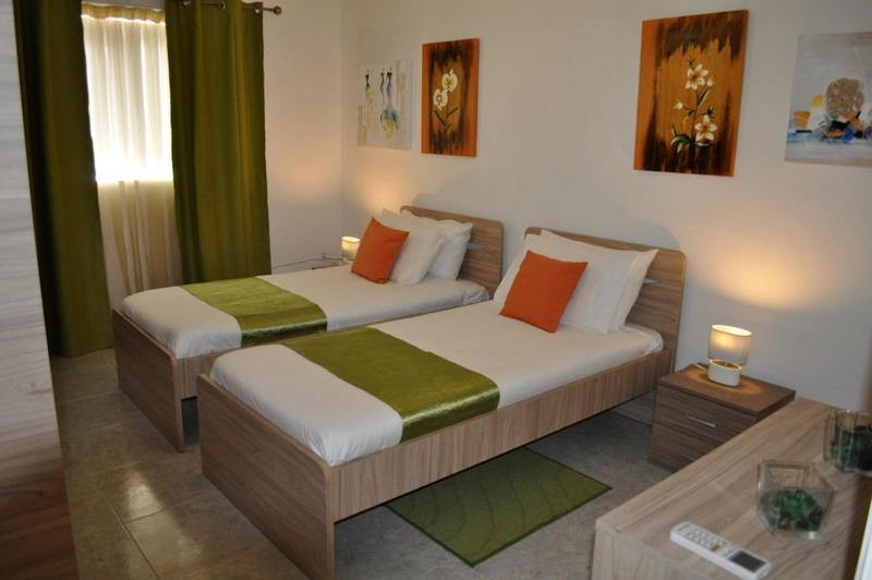 Posezení v ubytování Village Corner 3 bedroom apartment with Garage
