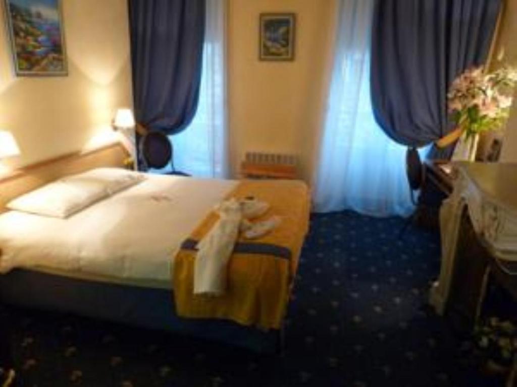 Postel nebo postele na pokoji v ubytování Hôtel Foch