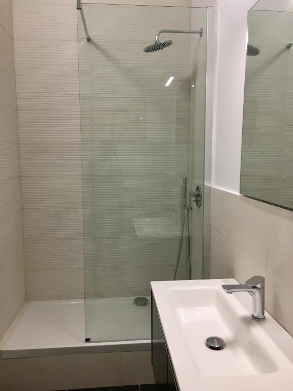 A bathroom at B&B CultRoma Roof Garden