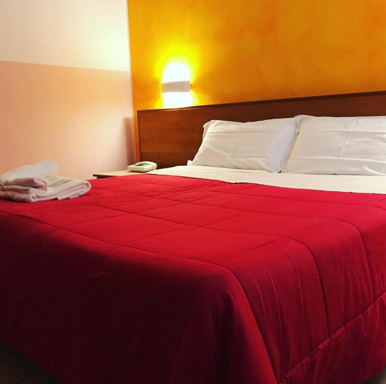 Posteľ alebo postele v izbe v ubytovaní Hotel Pellegrino E Pace