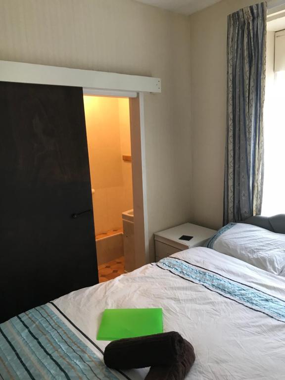 The Merlin Hotel - Doppelzimmer Mit Eigenem Bad