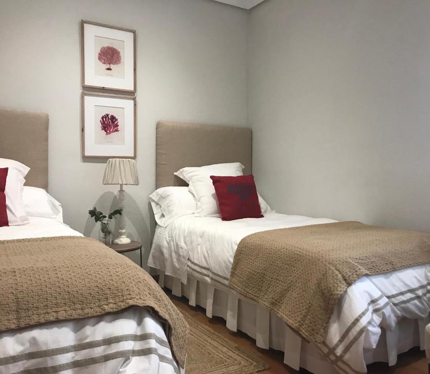 Posteľ alebo postele v izbe v ubytovaní Apartamento las doblas , parking gratis