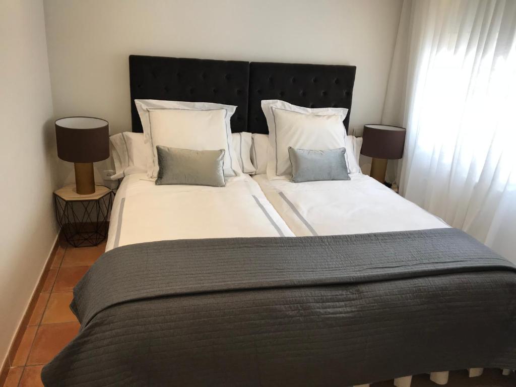 Posteľ alebo postele v izbe v ubytovaní Apartamento las doblas , parking gratis