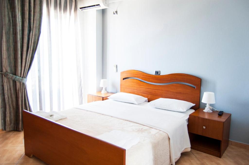Postel nebo postele na pokoji v ubytování Dhima Hotel