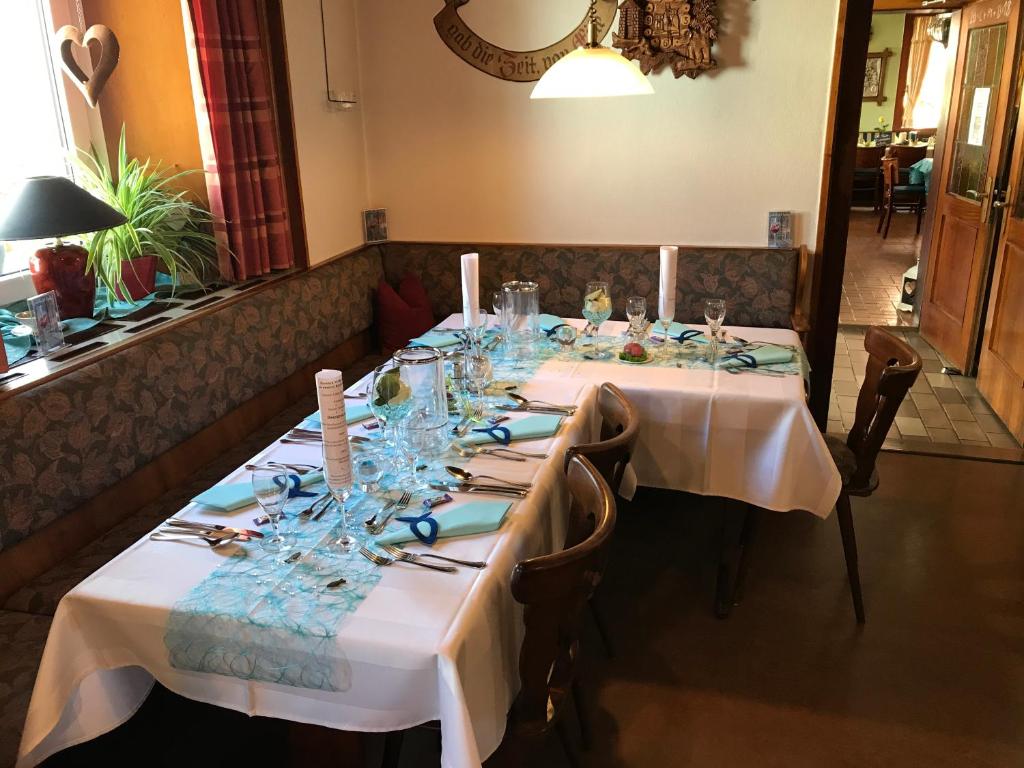 Restaurace v ubytování Gasthof zum Waldstein