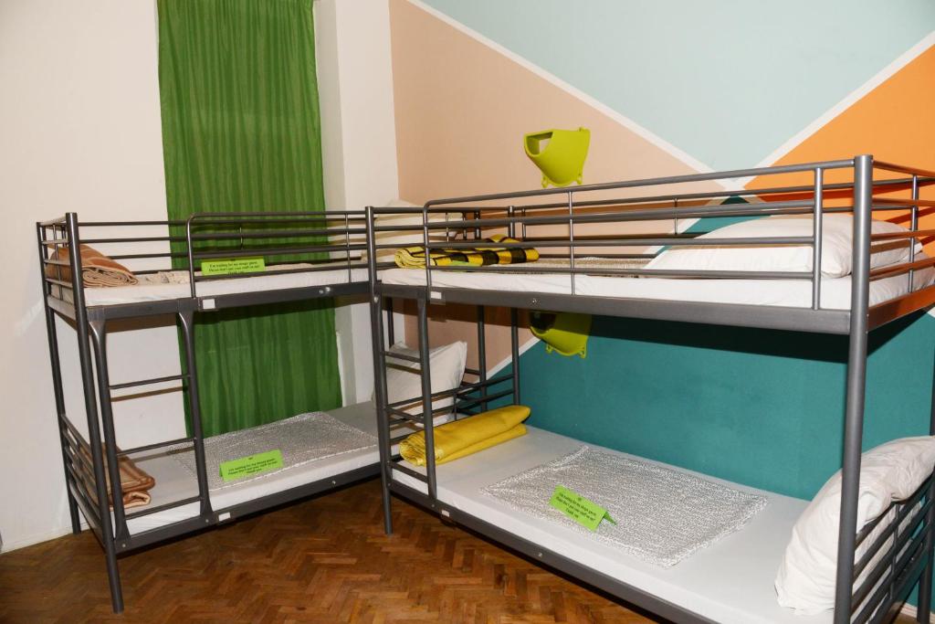 Posteľ alebo postele v izbe v ubytovaní Budapest Party Hostel at Udvarom