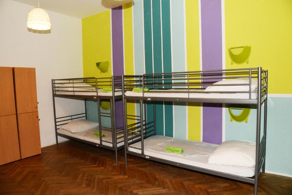 Posteľ alebo postele v izbe v ubytovaní Budapest Party Hostel at Udvarom