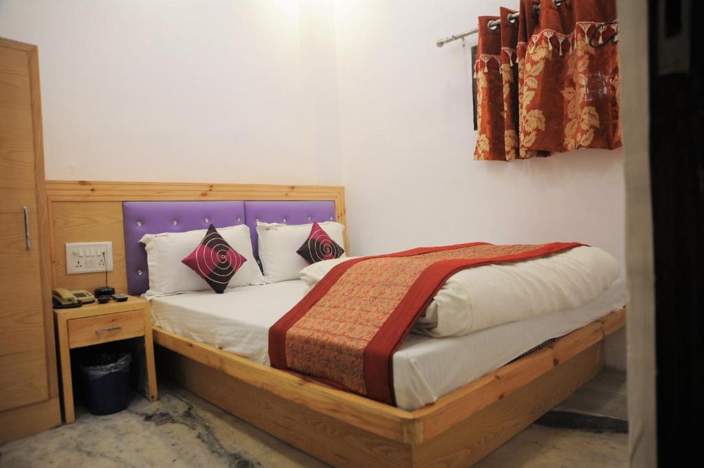 Postel nebo postele na pokoji v ubytování Hotel Delhi Fantastic near New Delhi Train Station