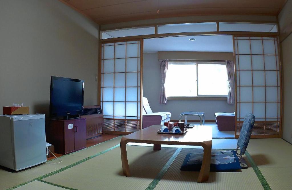 TV a/nebo společenská místnost v ubytování Shiga Palace Hotel