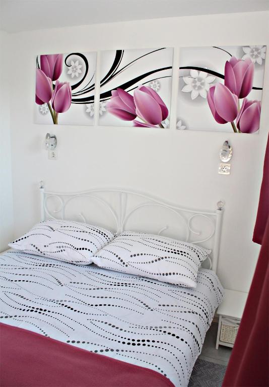 Postel nebo postele na pokoji v ubytování Apartments Kozjan