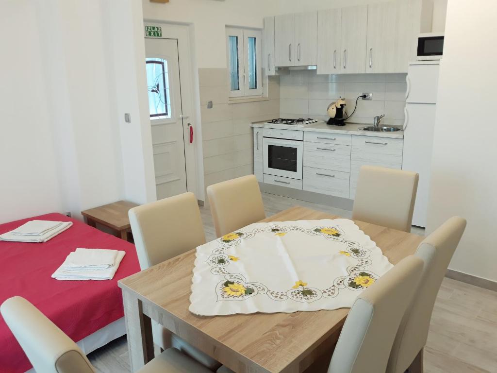 a dining room with a table with a plate on it at Apartmani Vinko Bol in Bol
