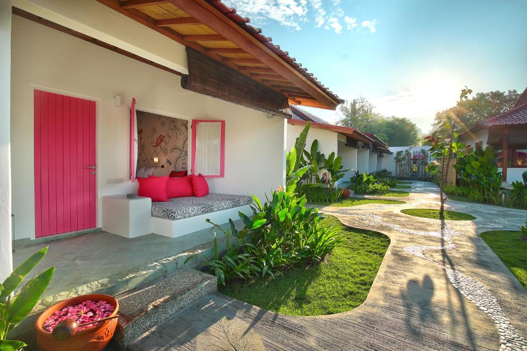 PinkCoco Gili Air - Constant Surprises & for Cool Adults Only - 8