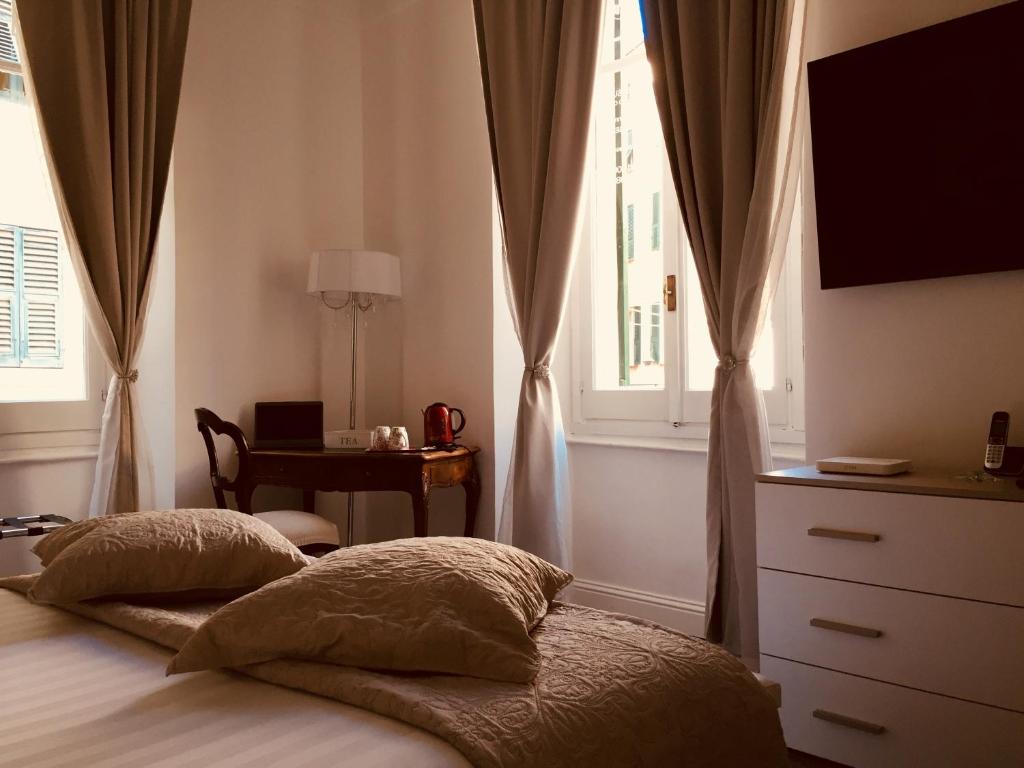 Postel nebo postele na pokoji v ubytování Varazze Suite Sauna e Hammam