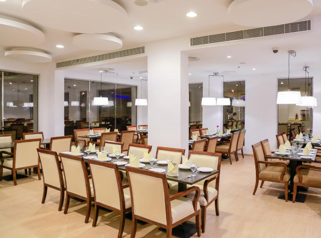 Restaurace v ubytování Muscat Inn Hotel