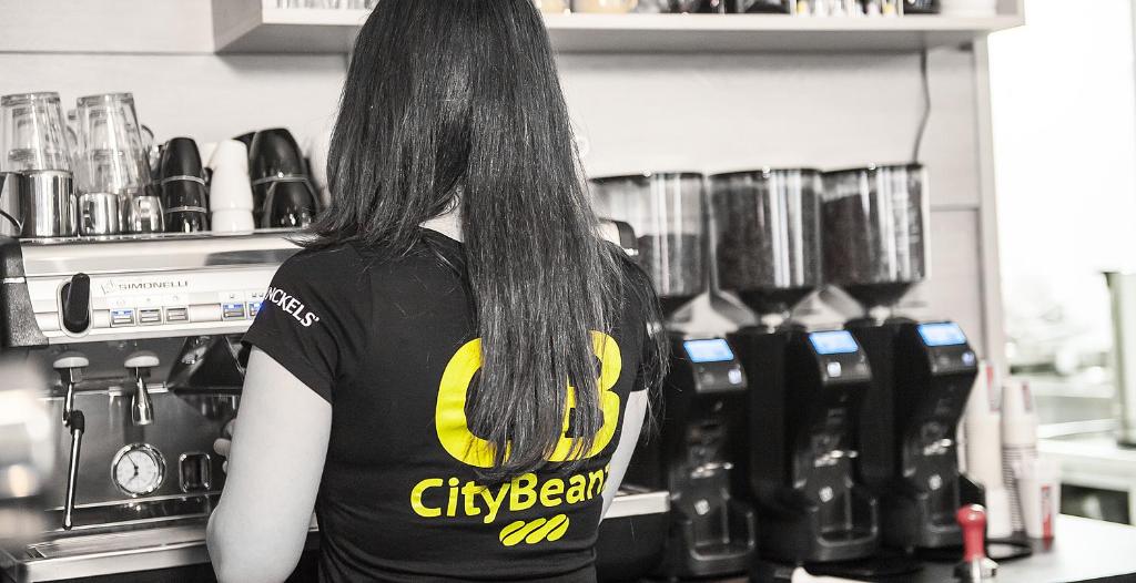 Příslušenství pro přípravu čaje a kávy v ubytování City2Beach Hotel