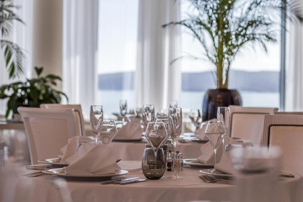 Reštaurácia alebo iné gastronomické zariadenie v ubytovaní Luxury Hotel Amabilis