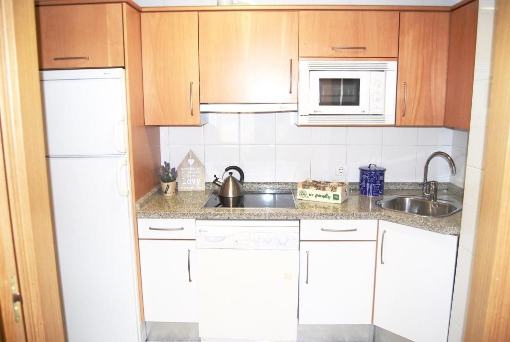 Kuchyňa alebo kuchynka v ubytovaní Apartamentos Turisticos ARCH