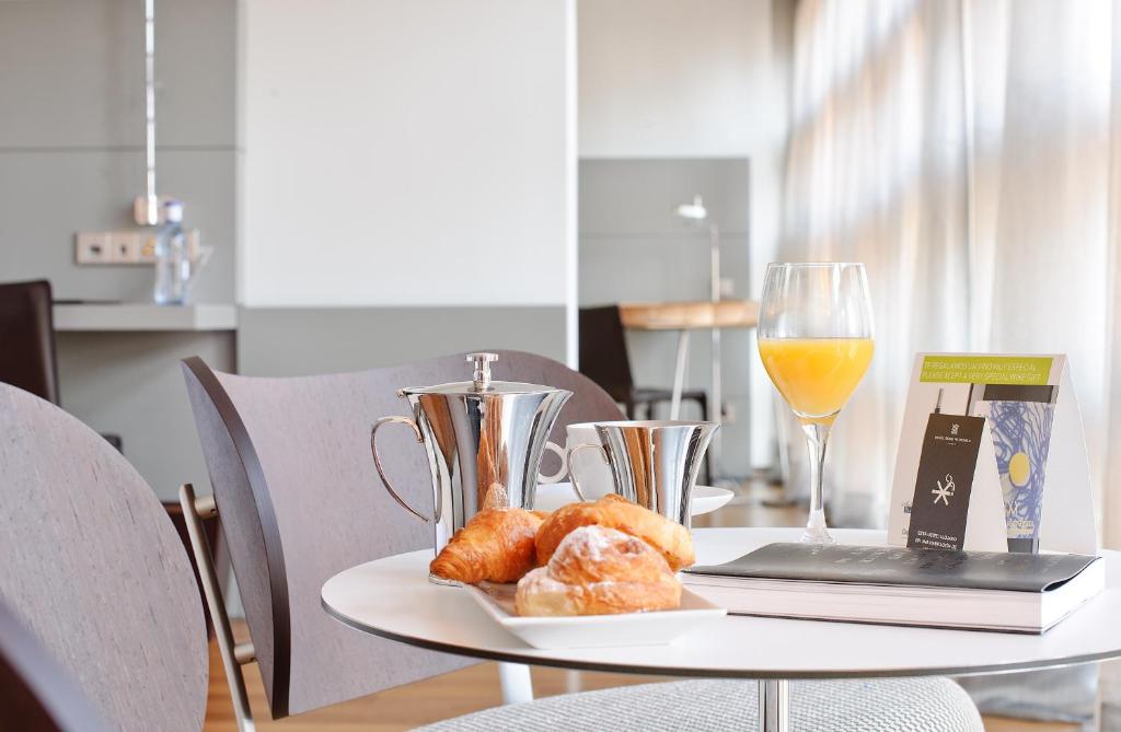 Hotel Reina Petronila - Resim 37