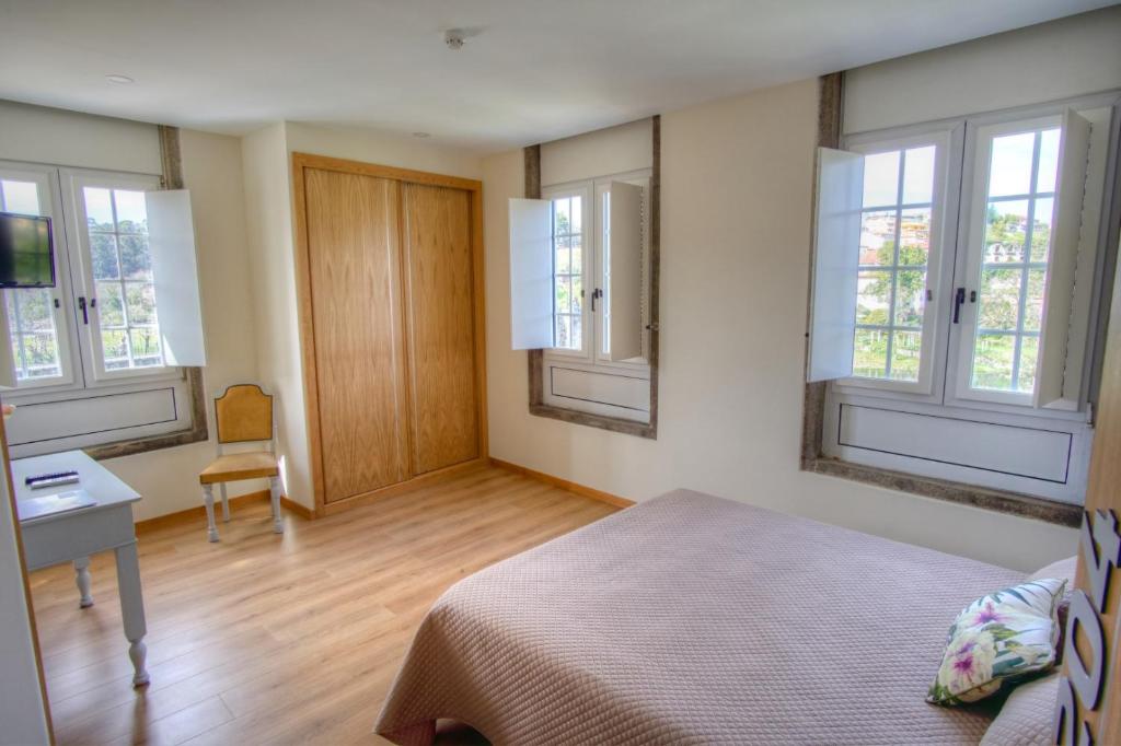 Postel nebo postele na pokoji v ubytování Hotel Os Poetas