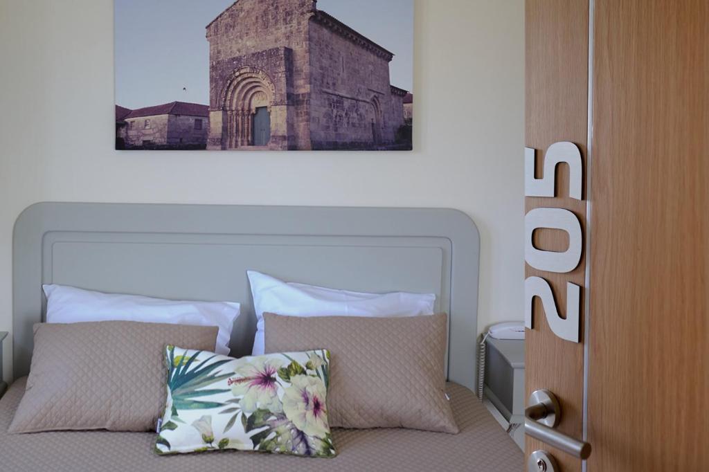 Postel nebo postele na pokoji v ubytování Hotel Os Poetas