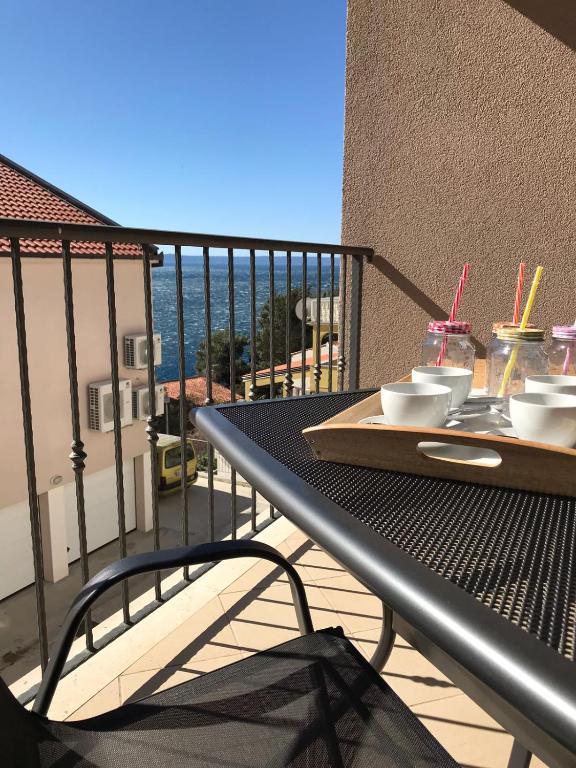 a table with a tray of food on a balcony at SiMa in Baška Voda