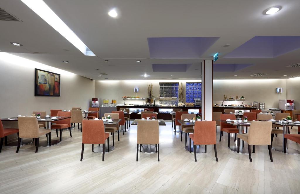 Reštaurácia alebo iné gastronomické zariadenie v ubytovaní Exe Vienna