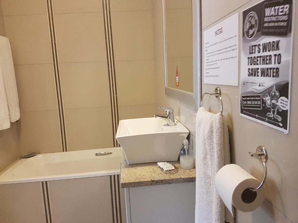 Sir Roys Guest House - Large Double Or Twin Room With Kitchenette