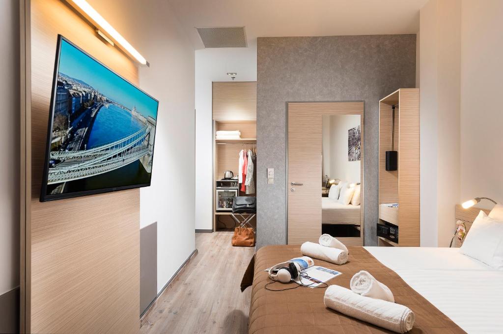 A bed or beds in a room at Bo18 Hotel Superior