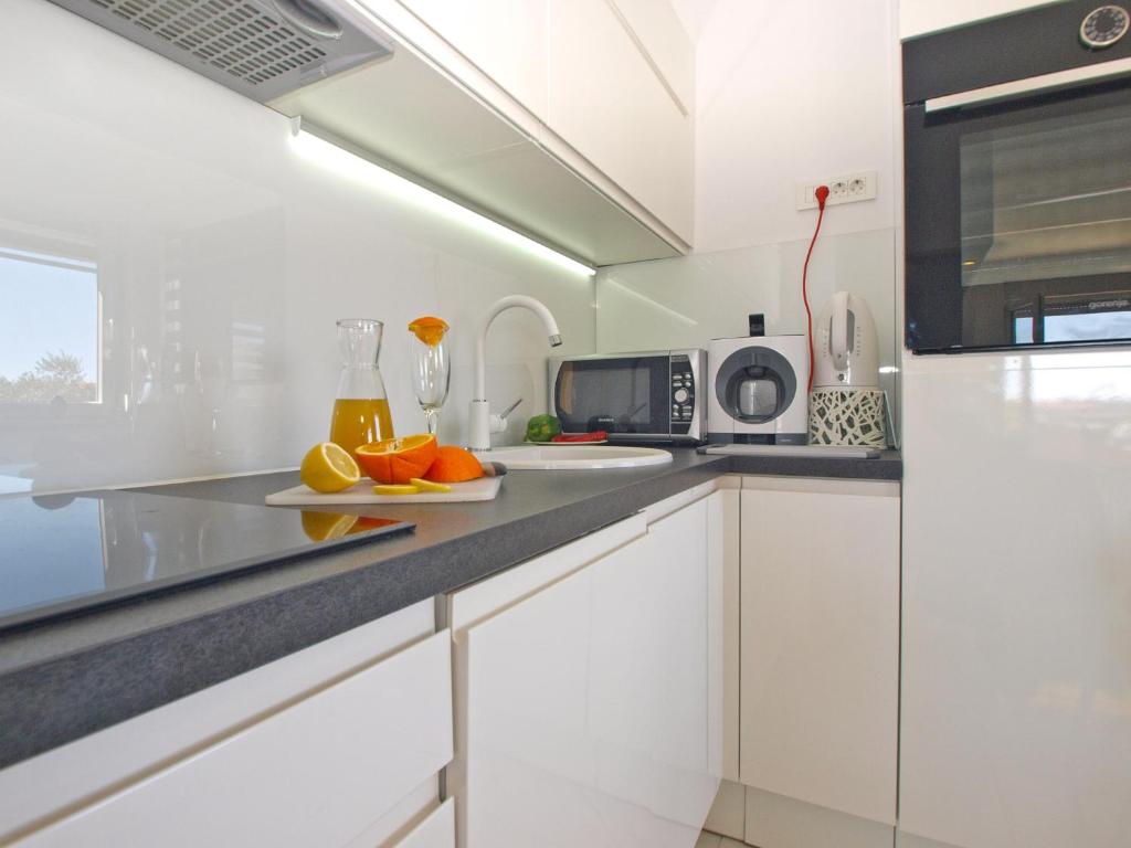 Kuchyňa alebo kuchynka v ubytovaní Apartment Durdica 1587