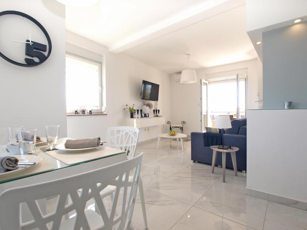 Televízia a/alebo spoločenská miestnosť v ubytovaní Apartment Durdica 1587